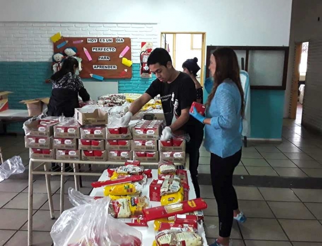 Se Entregan Bolsones Alimentarios De Emergencia Para Las Escuelas Bonaerenses Provincia De 0975
